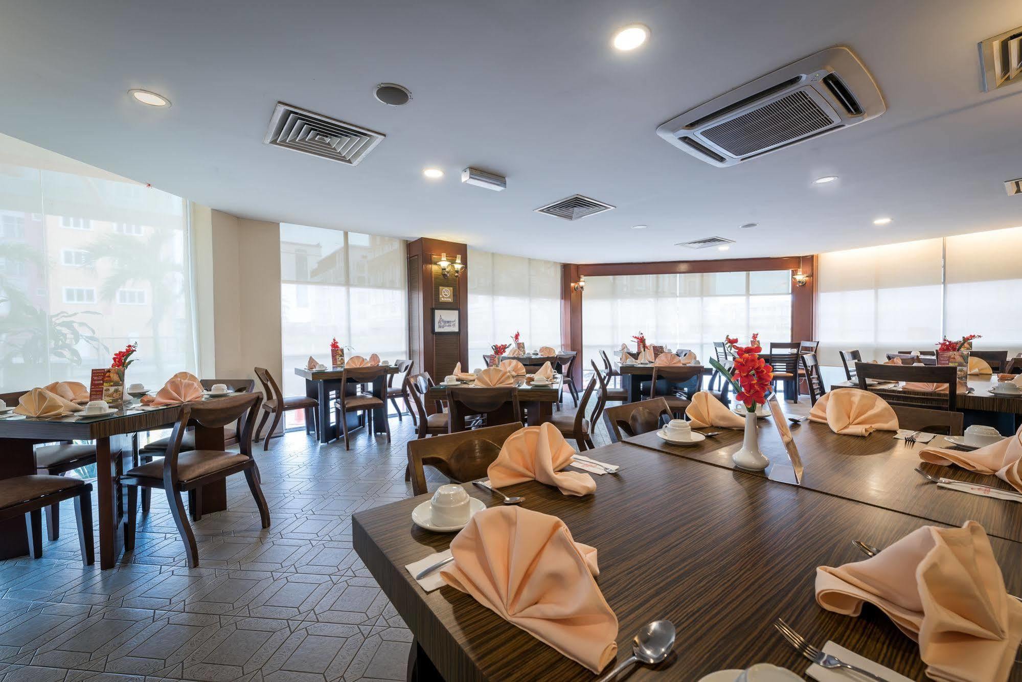 Hotel Sentral Riverview Melaka Exterior photo